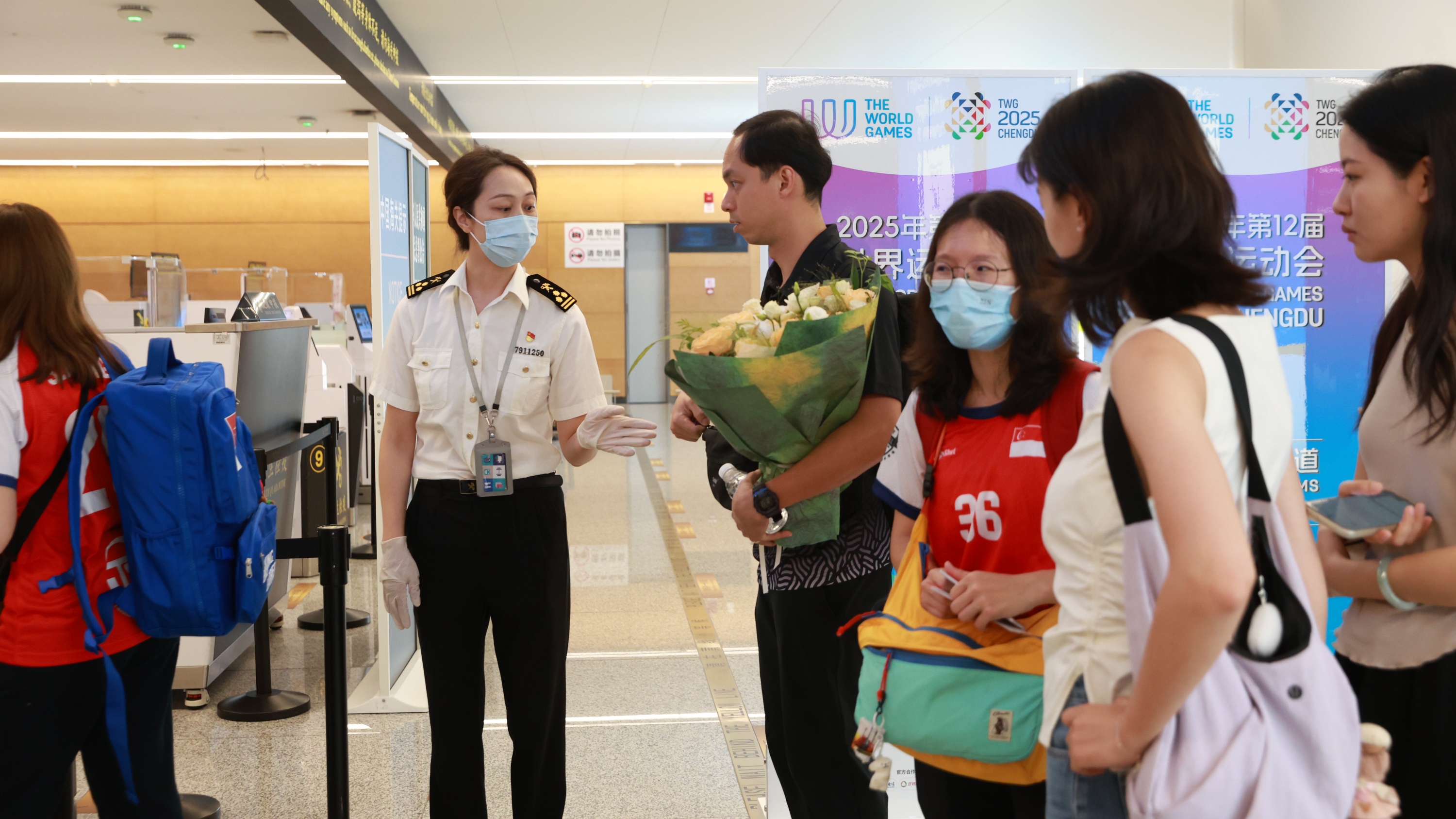 首个赛项第一批团组运动员抵蓉 成都世运会官方抵离服务正式开启